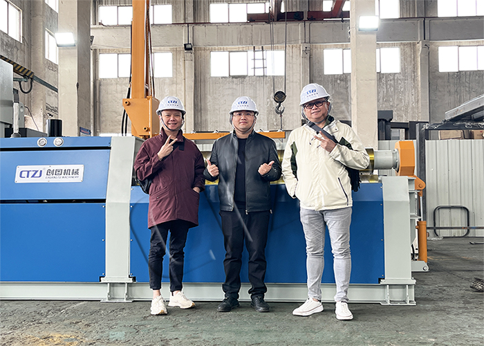 菲律宾客户莅临九游在线官方官网-九游（中国）
考察——全自动四辊卷板机